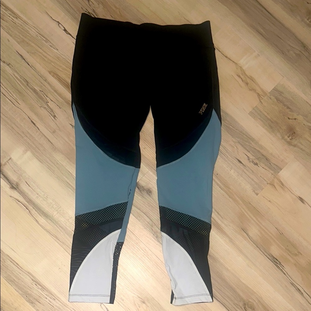 PINK Victoria's Secret Black and Gray leggings size medium
